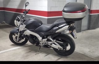Suzuki GSR600 Naked Negra/Plata cambio por nmax
