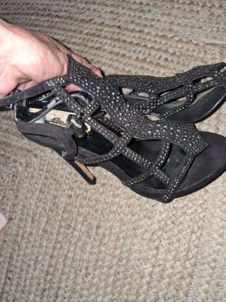 Sandalias tacón negras tiras brillos