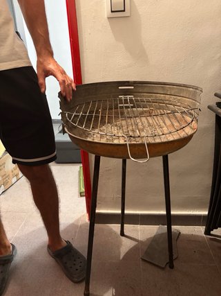 Barbacoa metálica redonda