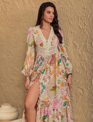 Vestido largo floral con encaje
