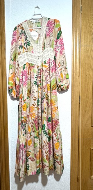 Vestido largo floral con encaje
