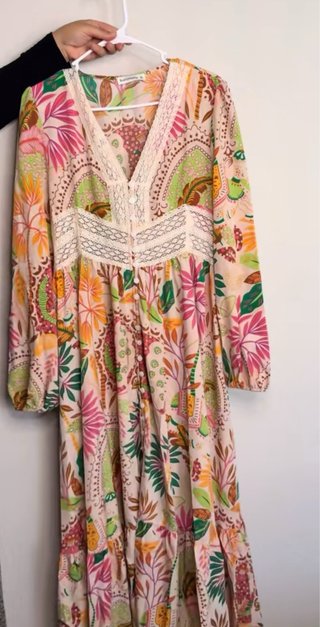 Vestido largo floral con encaje