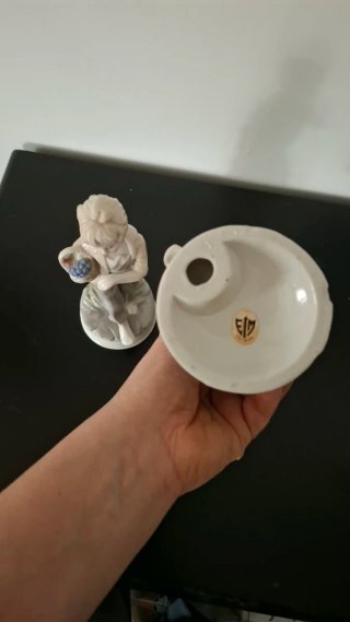 Coppia statuette ragazzi con uva ETM