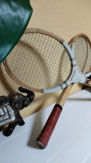 Vecchie racchette da tennis in legno Royal