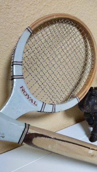 Vecchie racchette da tennis in legno Royal