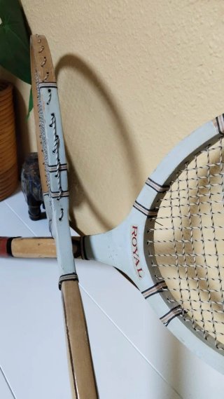 Vecchie racchette da tennis in legno Royal