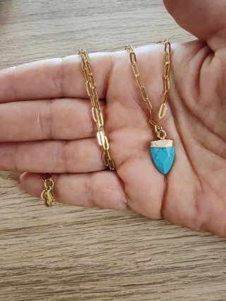Collana dorata con pietra turchese