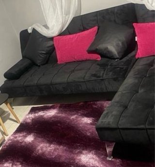 Sofá de terciopelo negro