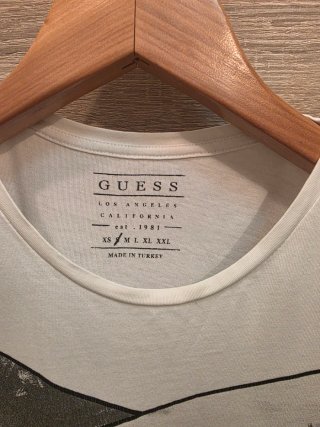 Camiseta blanca estampada GUESS
