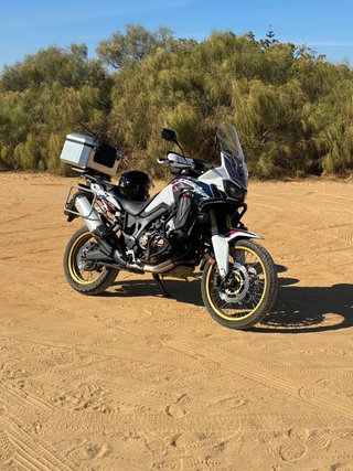 Honda Africa Twin Adventure Roja y Blanca