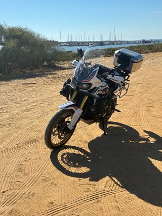 Honda Africa Twin Adventure Roja y Blanca