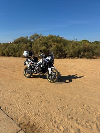 Honda Africa Twin Adventure Roja y Blanca