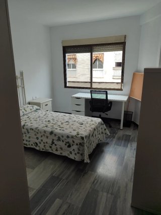 Se alquilan habitaciones piso de estudiantes.