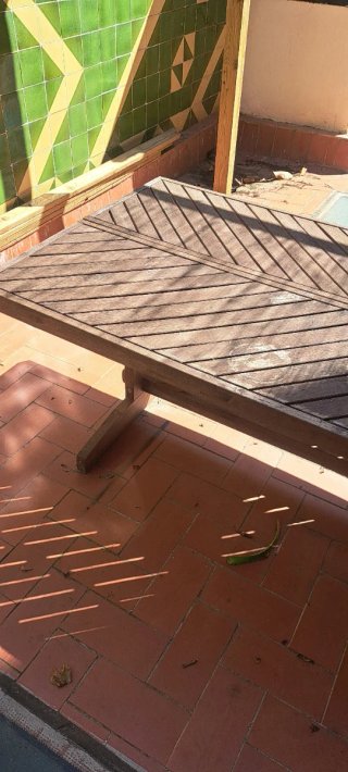 Mesa de exterior Ikea de madera