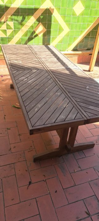 Mesa de exterior Ikea de madera