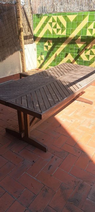 Mesa de exterior Ikea de madera