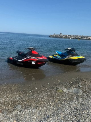 Moto de agua Sea-Doo Spark Roja y Negra