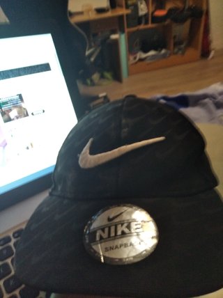 Gorra Nike Snapback Negra y Plateada