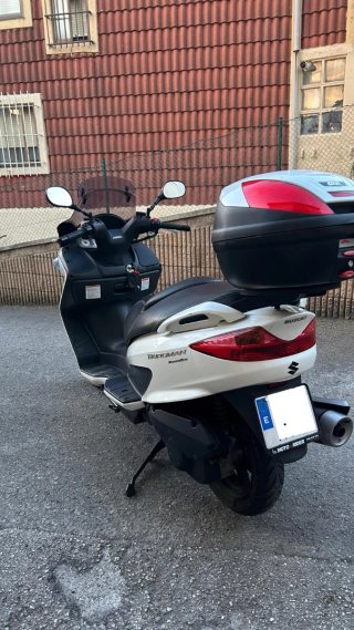 Suzuki Burgman 125cc Maxi Scooter