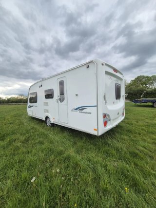 Caravana Sterling Eccles moderna