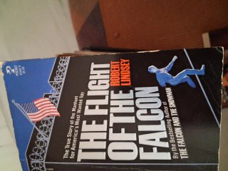 Libro The flight of the falcon