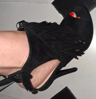 Sandalias tacón negras con flecos