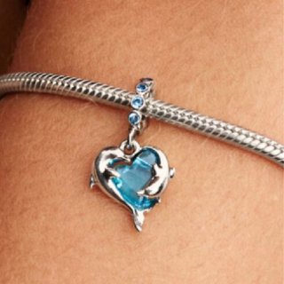 Charm pandora incluye caja de la marca