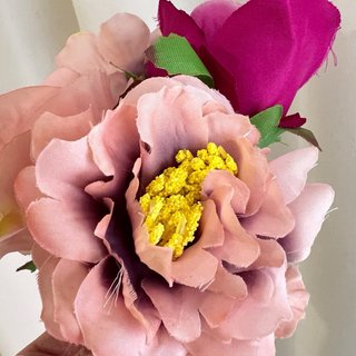 Ramillete de flores rosas y buganvilla