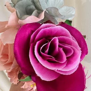 Ramillete de flores rosas y buganvilla