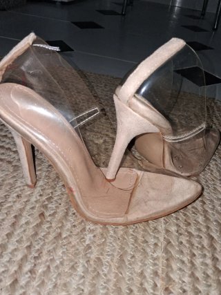 Zapatos de tacón transparentes beige