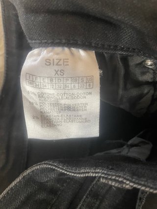 Pantaloni neri a trombetta