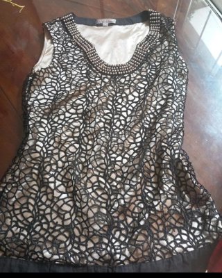 Blusa elegante negra y dorada