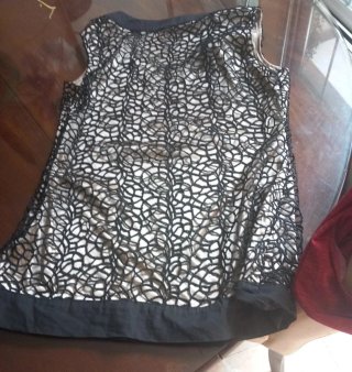 Blusa elegante negra y dorada