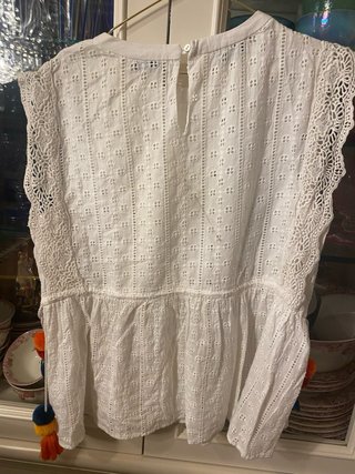 Blusa blanca Zara pompones talla L