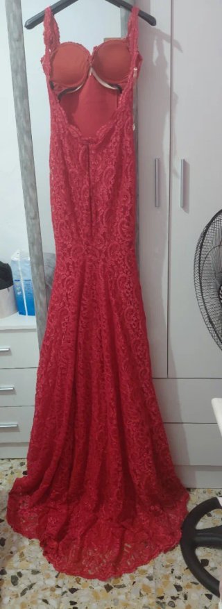 Vestido de fiesta rojo encaje