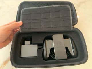 Nintendo Switch + Funda + microSD 128GB