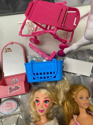 Lote Muñecas, accesorios y juguetes
