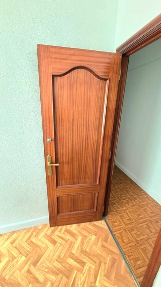 Se alquila habitación amueblada en piso compartido