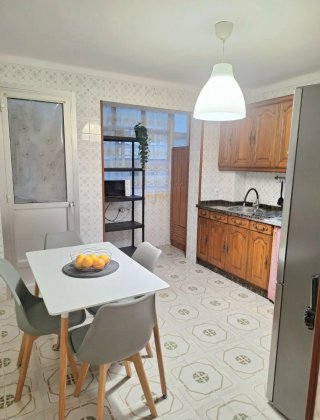 Se alquila habitación amueblada en piso compartido