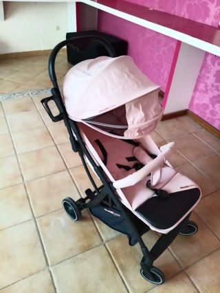Cochecito de bebé rosa