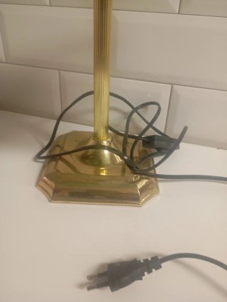 Lámpara de escritorio verde y dorada