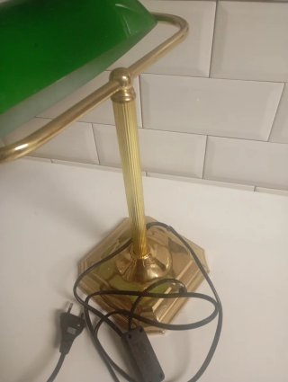 Lámpara de escritorio verde y dorada