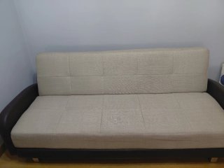 Sofá cama beige y marrón