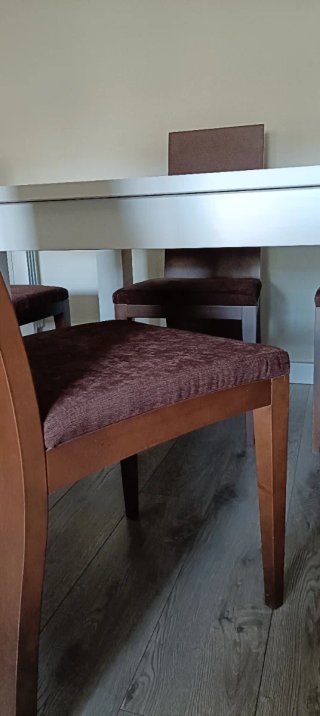 Mesa de comedor y 6 sillas de madera nogal