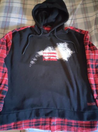 Sudadera Bershka Capucha Negra y Roja