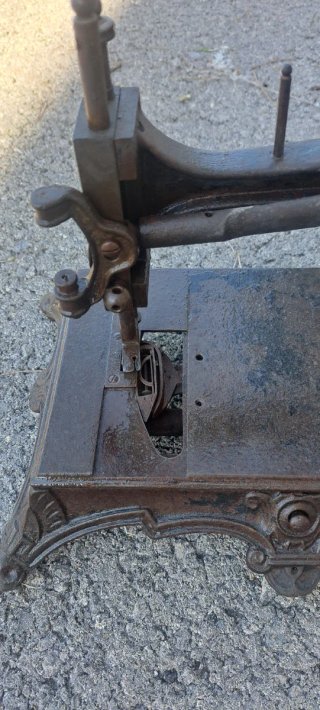 Máquina de coser antigua Junker Rub