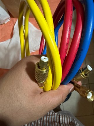 Tubi Ricarica Refrigeranti con Rubinetto