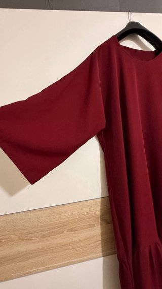 Vestido largo burdeos con volantes