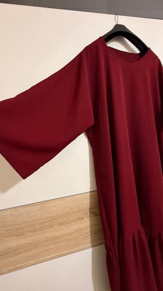 Vestido largo burdeos con volantes