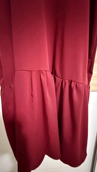 Vestido largo burdeos con volantes